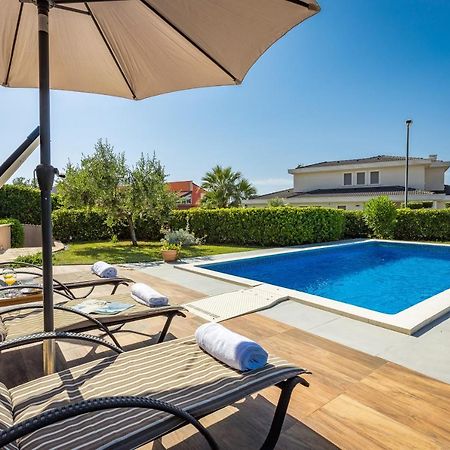 Lovely Istrian Apartment With A Private Swimming Pool And A Charming Garden Banjole Esterno foto