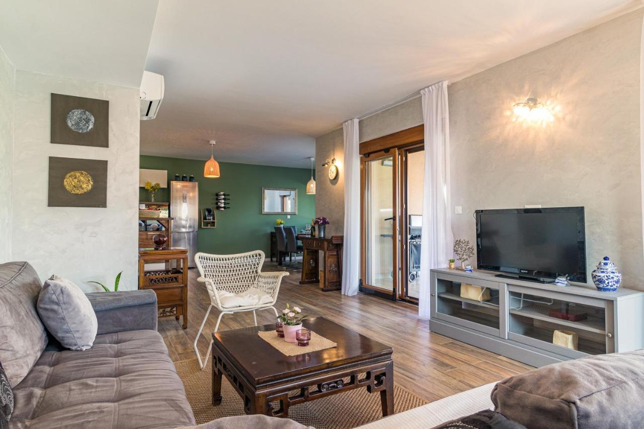 Lovely Istrian Apartment With A Private Swimming Pool And A Charming Garden Banjole Esterno foto