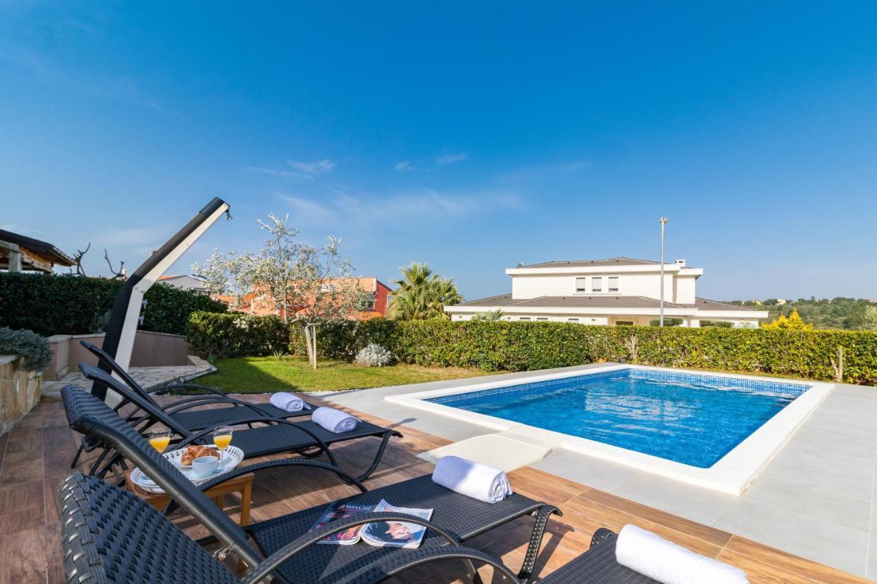 Lovely Istrian Apartment With A Private Swimming Pool And A Charming Garden Banjole Esterno foto