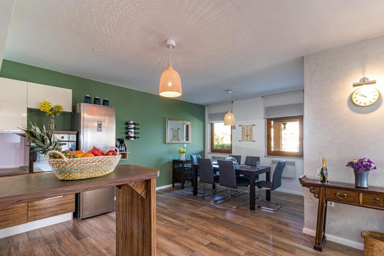 Lovely Istrian Apartment With A Private Swimming Pool And A Charming Garden Banjole Esterno foto