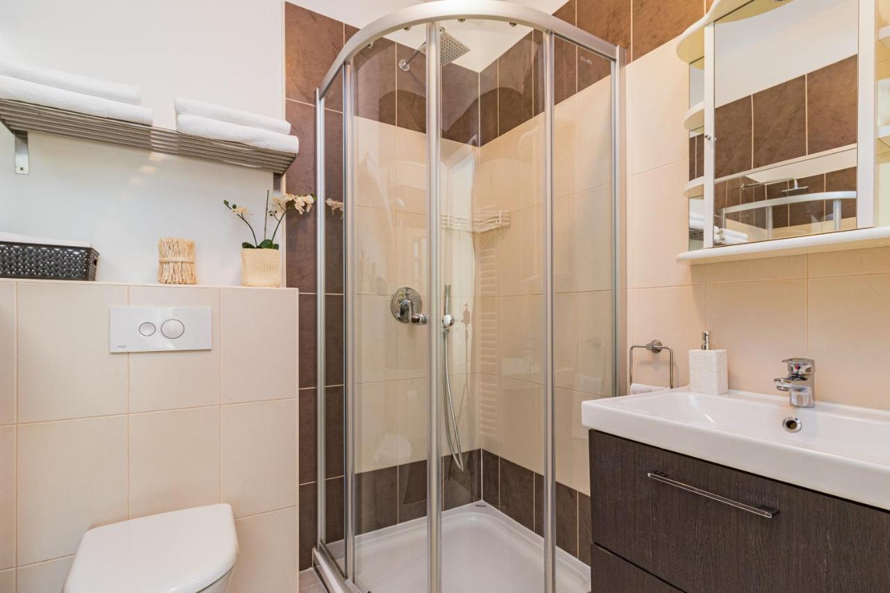 Lovely Istrian Apartment With A Private Swimming Pool And A Charming Garden Banjole Esterno foto