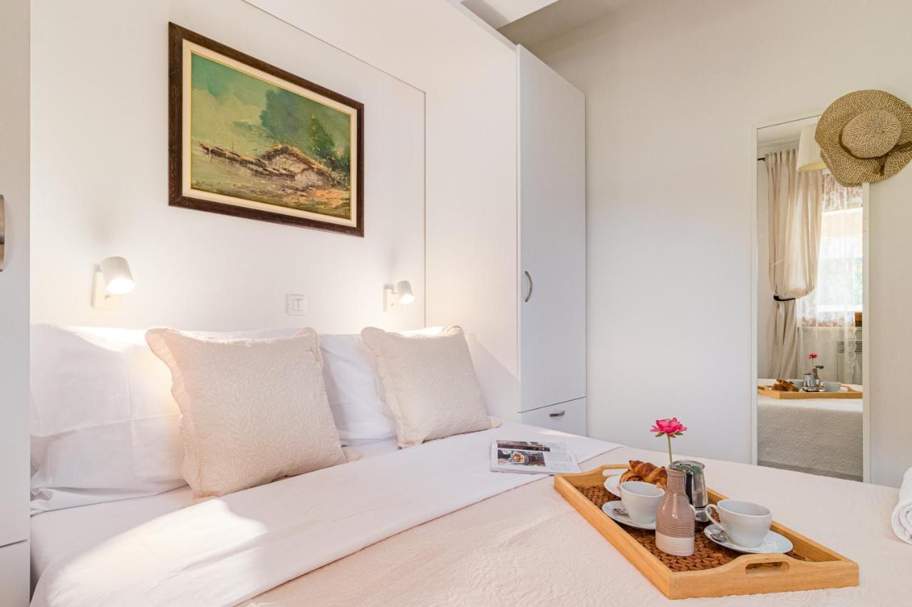Lovely Istrian Apartment With A Private Swimming Pool And A Charming Garden Banjole Esterno foto