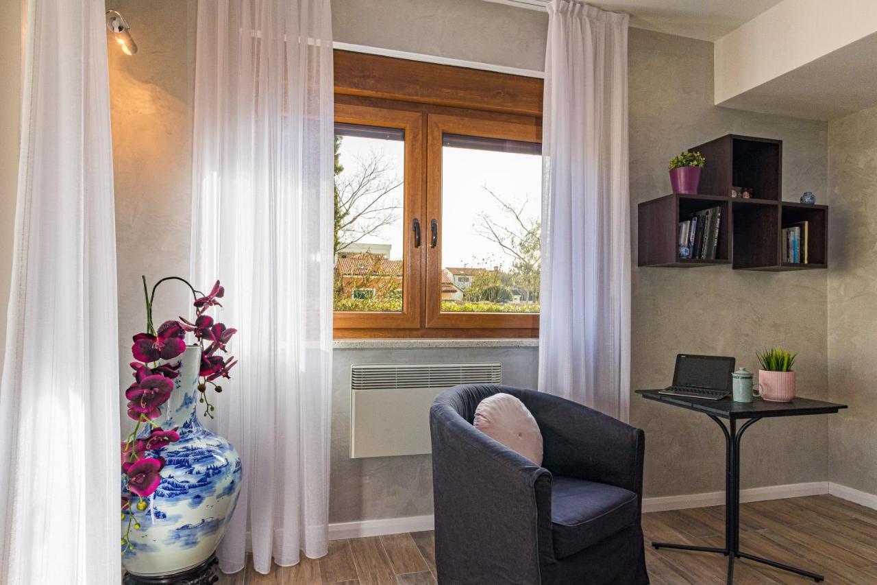 Lovely Istrian Apartment With A Private Swimming Pool And A Charming Garden Banjole Esterno foto