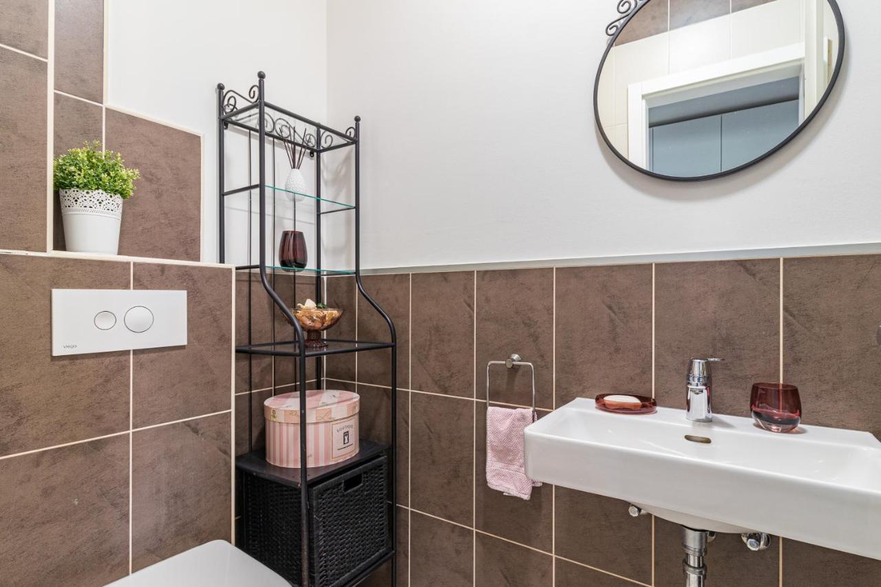 Lovely Istrian Apartment With A Private Swimming Pool And A Charming Garden Banjole Esterno foto
