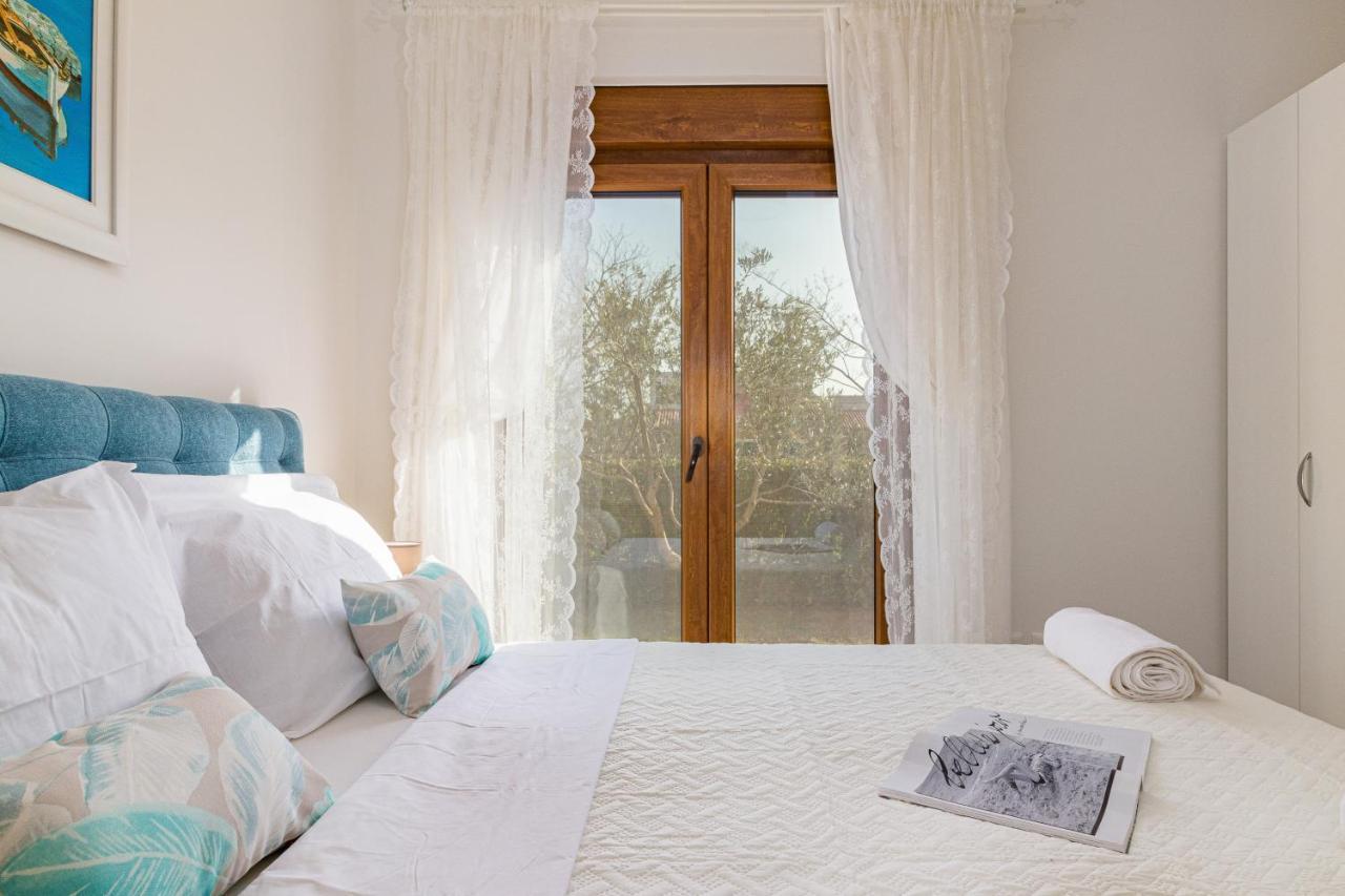 Lovely Istrian Apartment With A Private Swimming Pool And A Charming Garden Banjole Esterno foto