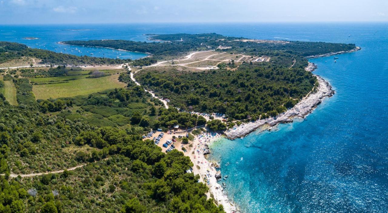 Lovely Istrian Apartment With A Private Swimming Pool And A Charming Garden Banjole Esterno foto