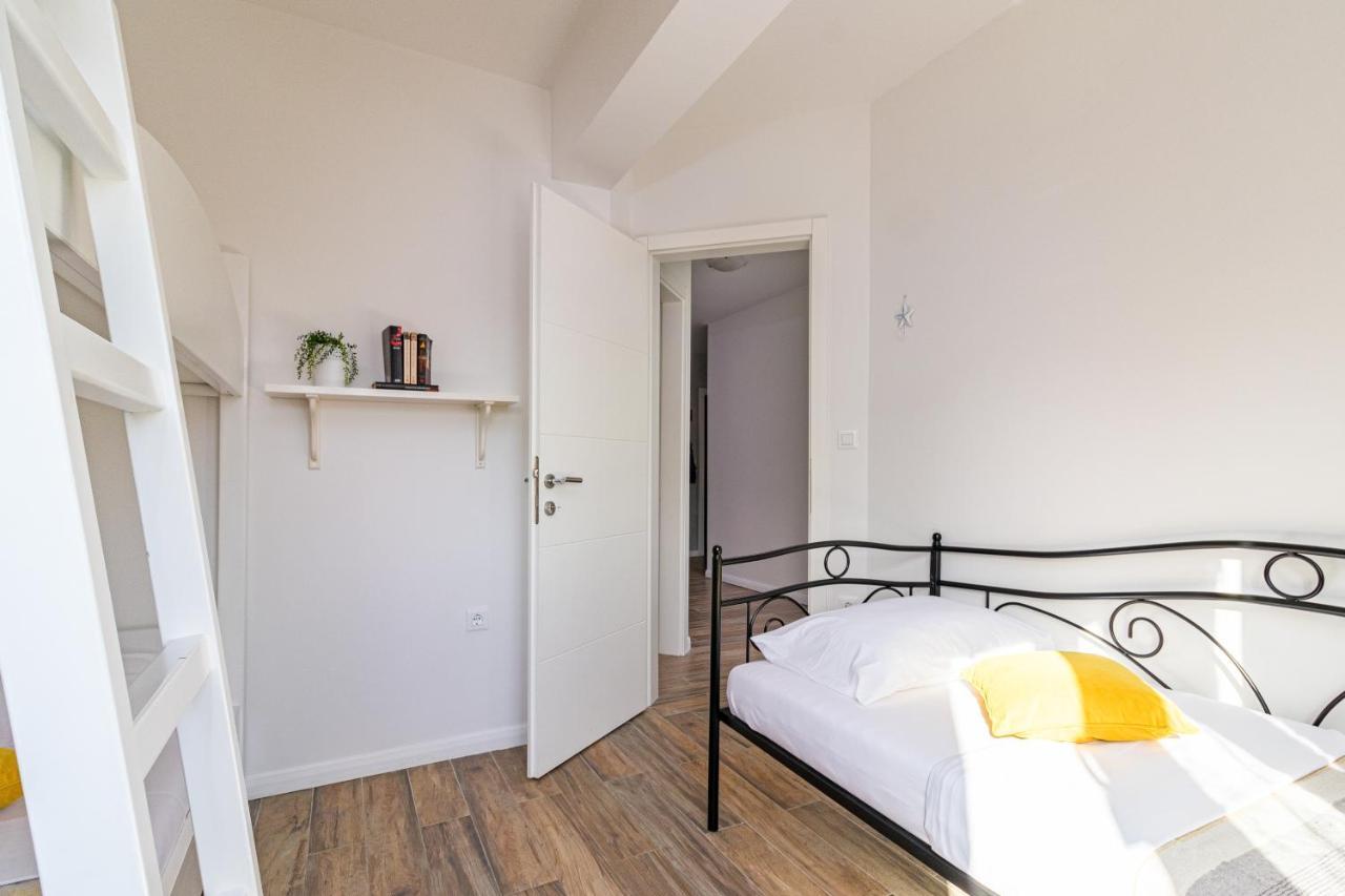Lovely Istrian Apartment With A Private Swimming Pool And A Charming Garden Banjole Esterno foto