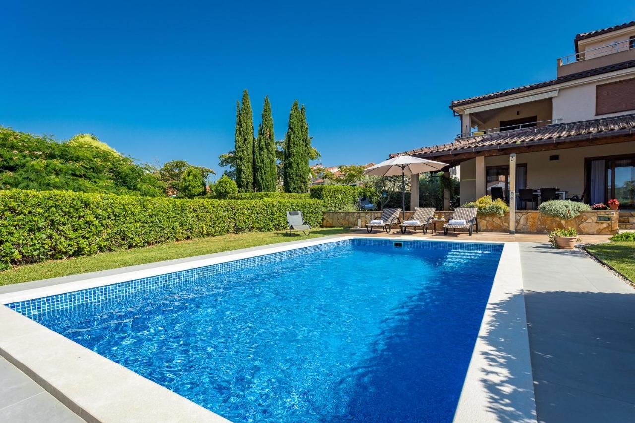 Lovely Istrian Apartment With A Private Swimming Pool And A Charming Garden Banjole Esterno foto